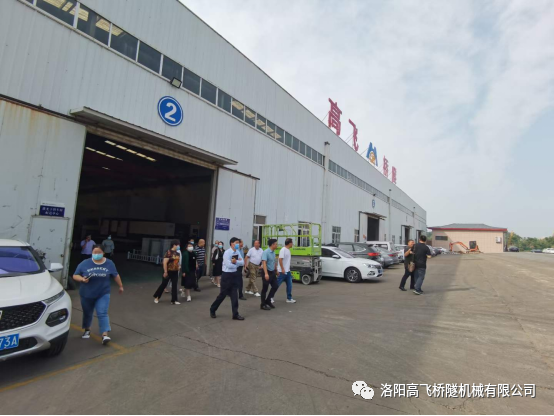 《加強(qiáng)黨對經(jīng)濟(jì)工作的領(lǐng)導(dǎo)》深度學(xué)習(xí)，人大代表在行動